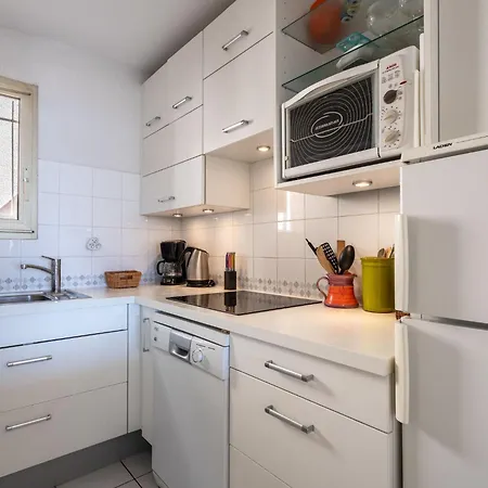 Apartment Les Mandariniers By Interhome